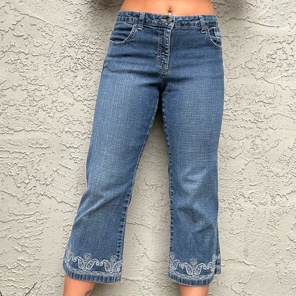 Vintage Y2k Embroidered Lee Capris - Picture 3 of 10